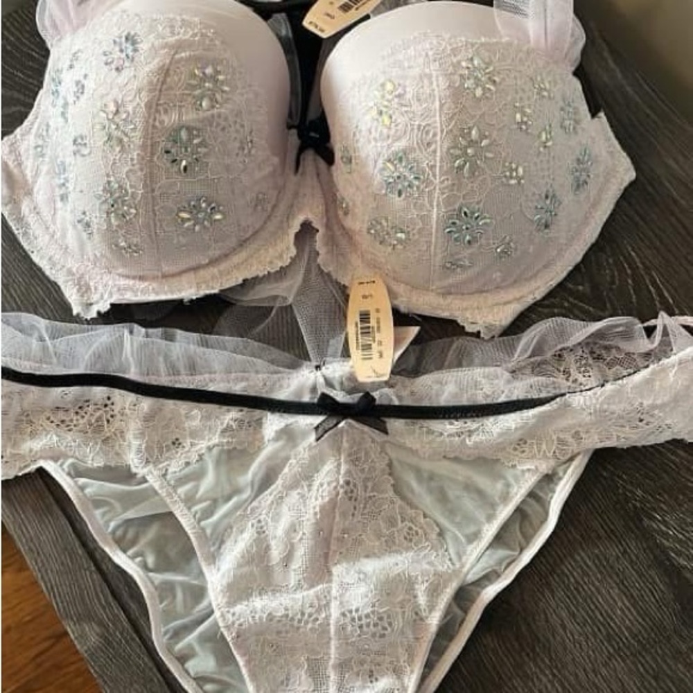 Victoria's Secret White Lace Bra